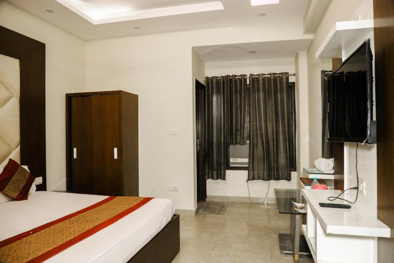 Hotel Centra Inn Ню Делхи Екстериор снимка
