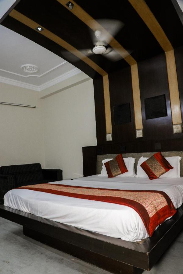 Hotel Centra Inn Ню Делхи Екстериор снимка