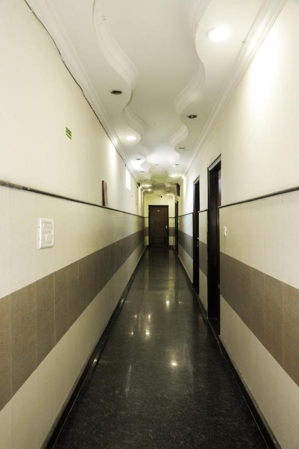 Hotel Centra Inn Ню Делхи Екстериор снимка